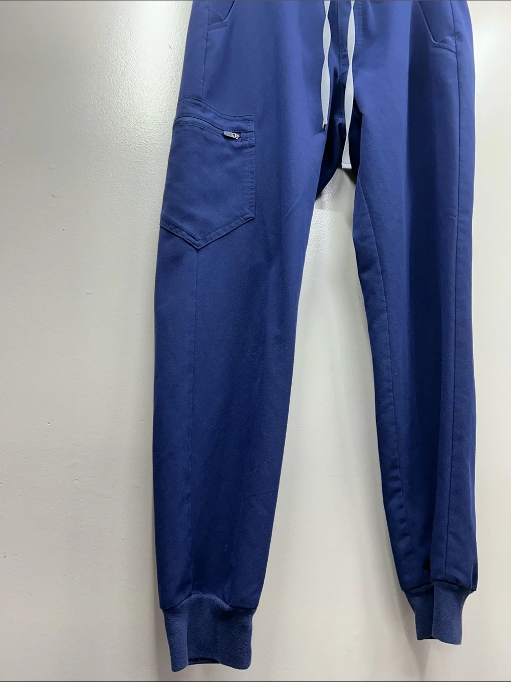 Figs Men's Navy Jogger Scrub Pants with Cargo Pocket